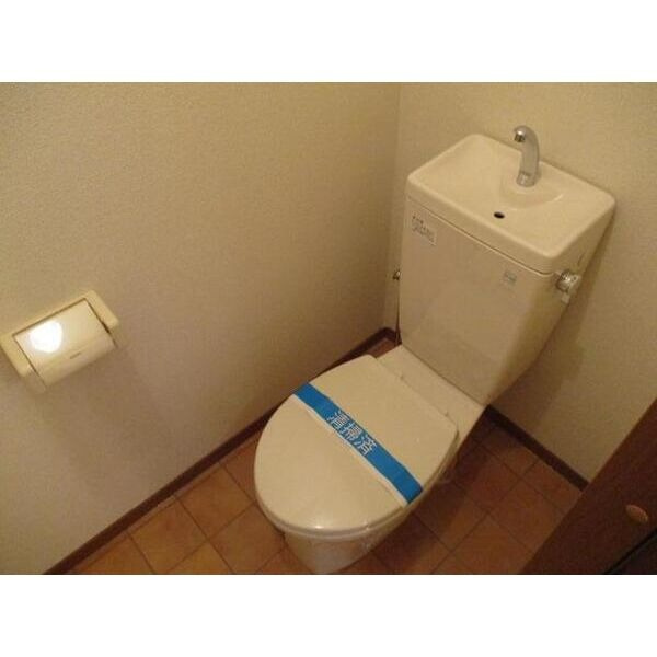 ソレジオ伊賀Bのトイレ|別室イメージ