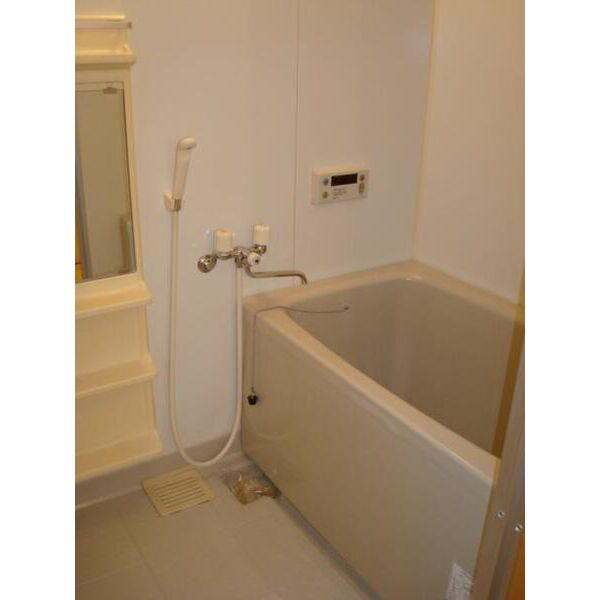 ソレジオ伊賀Bの浴室