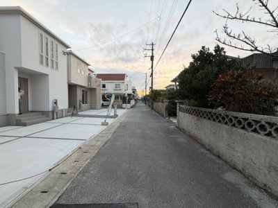 【前面道路含む現地写真】 | 南城市知念海野（全2棟）1号棟 | ※北側公道4.1m♪