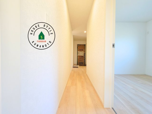 熊本市北区植木町岩野第1-2棟(1号棟)の内観：施工例|平屋はワンフロアしかないため、部屋と部屋の距離が近くなります。 生活音の緩衝材として廊下を活用するのがおすすめです。