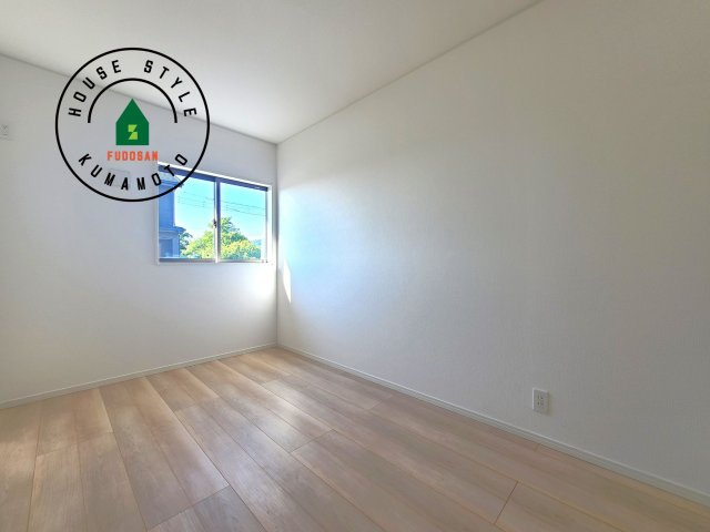 熊本市北区植木町岩野第1-2棟(1号棟)の内観：施工例|穏やかな光が差し込む室内には、穏やかな時間が流れます。