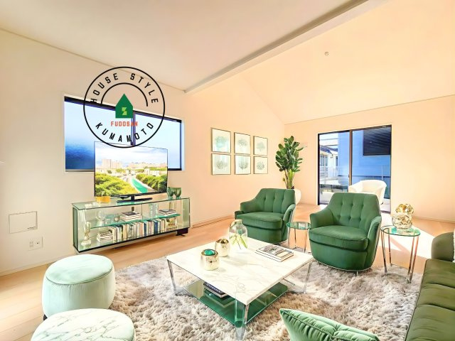 熊本市北区植木町岩野第1-2棟(1号棟)の内観：施工例|明るく開放的なリビングダイニングは豊かな陽光が注ぎ込み、やすらぎの空間を演出してくれます。ご家族で楽しいひとときをお過ごし下さい。※家具はCGを合成したものです。