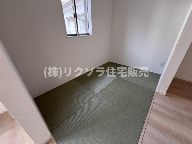国松町　2号棟　新築一戸建ての和室|畳コーナー
■物件内覧・資金計画相談・住宅ローン相談、リフォーム相談、お問合せ受付中■
※当日・翌日のご内覧、ご相談はお電話でのお問合せがスムーズです！