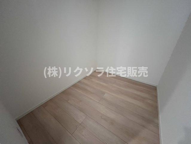 国松町　2号棟　新築一戸建ての内装|リビング内　納戸　パントリー
■物件内覧・資金計画相談・住宅ローン相談、リフォーム相談、お問合せ受付中■
※当日・翌日のご内覧、ご相談はお電話でのお問合せがスムーズです！