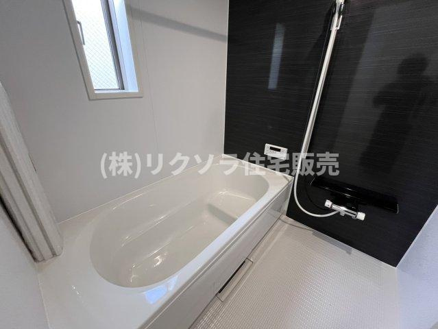 国松町　2号棟　新築一戸建ての浴室|浴室乾燥機付き
■物件内覧・資金計画相談・住宅ローン相談、リフォーム相談、お問合せ受付中■
※当日・翌日のご内覧、ご相談はお電話でのお問合せがスムーズです！