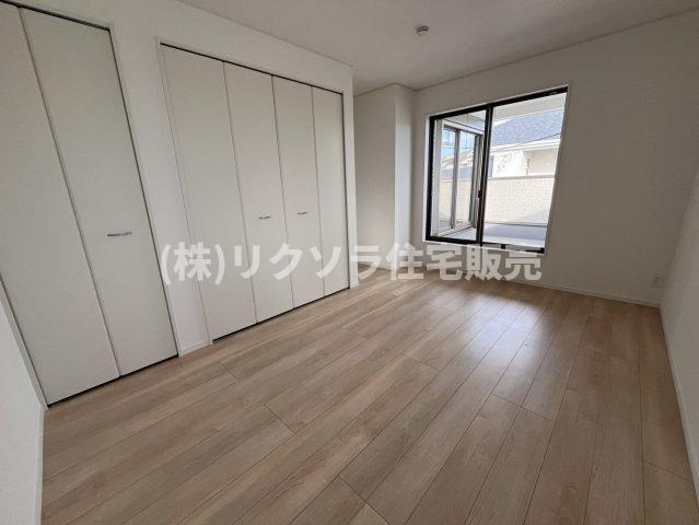 国松町　2号棟　新築一戸建ての子供部屋|洋室7.2帖
■物件内覧・資金計画相談・住宅ローン相談、リフォーム相談、お問合せ受付中■
※当日・翌日のご内覧、ご相談はお電話でのお問合せがスムーズです！