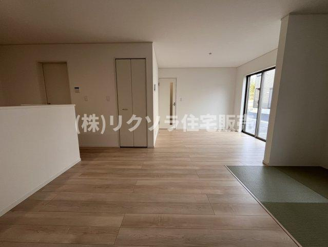 国松町　2号棟　新築一戸建ての居間・リビング|LDK19.3帖
■物件内覧・資金計画相談・住宅ローン相談、リフォーム相談、お問合せ受付中■
※当日・翌日のご内覧、ご相談はお電話でのお問合せがスムーズです！