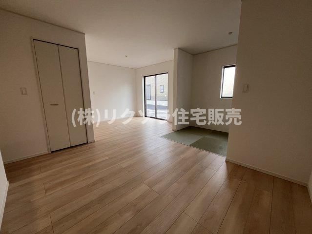 国松町　2号棟　新築一戸建ての居間・リビング|LDK19.3帖
■物件内覧・資金計画相談・住宅ローン相談、リフォーム相談、お問合せ受付中■
※当日・翌日のご内覧、ご相談はお電話でのお問合せがスムーズです！