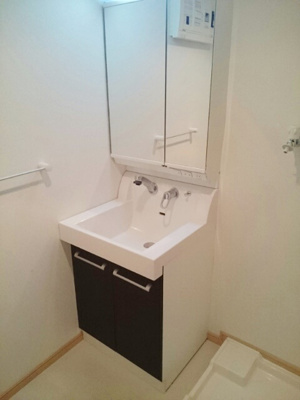 【洗面所】 | ルミエール | 明るい洗面所です