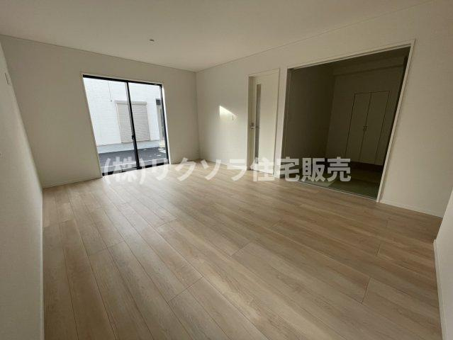 国松町　3号棟　新築一戸建ての居間・リビング|LDK16.0帖
■物件内覧・資金計画相談・住宅ローン相談、リフォーム相談、お問合せ受付中■
※当日・翌日のご内覧、ご相談はお電話でのお問合せがスムーズです！