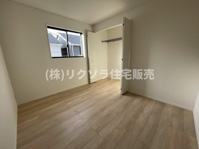 国松町　3号棟　新築一戸建ての洋室|洋室5.2帖
■物件内覧・資金計画相談・住宅ローン相談、リフォーム相談、お問合せ受付中■
※当日・翌日のご内覧、ご相談はお電話でのお問合せがスムーズです！