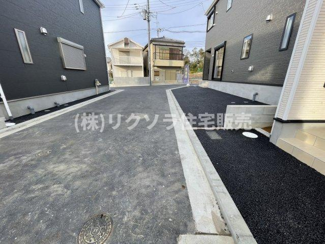 国松町　3号棟　新築一戸建ての前面道路含む現地写真|■物件内覧・資金計画相談・住宅ローン相談、リフォーム相談、お問合せ受付中■
※当日・翌日のご内覧、ご相談はお電話でのお問合せがスムーズです！