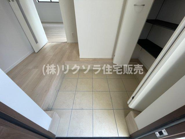 国松町　3号棟　新築一戸建ての内装|玄関内部
■物件内覧・資金計画相談・住宅ローン相談、リフォーム相談、お問合せ受付中■
※当日・翌日のご内覧、ご相談はお電話でのお問合せがスムーズです！