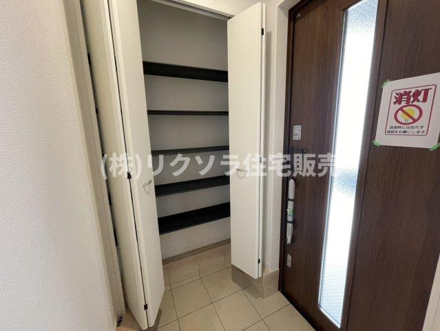 国松町　3号棟　新築一戸建ての収納|シューズボックス
■物件内覧・資金計画相談・住宅ローン相談、リフォーム相談、お問合せ受付中■
※当日・翌日のご内覧、ご相談はお電話でのお問合せがスムーズです！