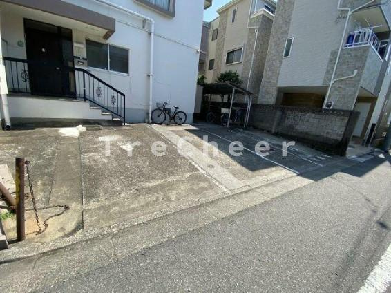 丸山コーポの駐車場
