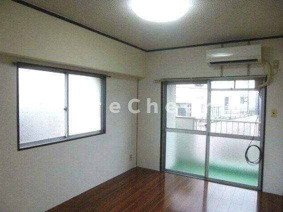 丸山コーポの居間・リビング