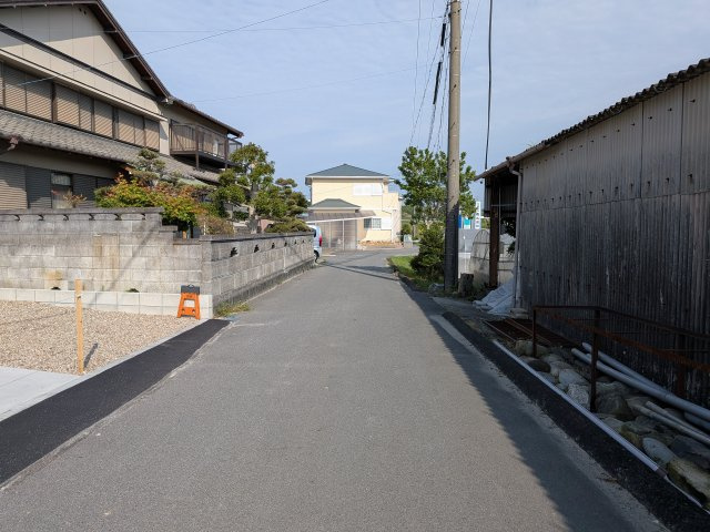 リーブルガーデン常滑市　小林町2丁目　1号棟の前面道路含む現地写真|●○前面道路○●4.2～4.9ｍの前面道路。