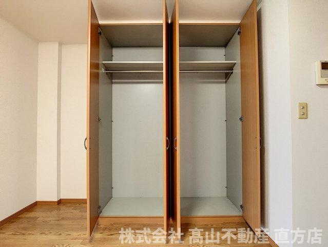 直方市大字感田のアパートの収納