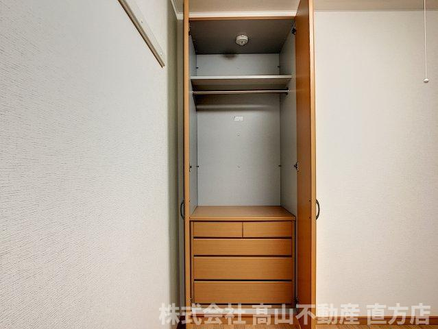 直方市大字感田のアパートの収納