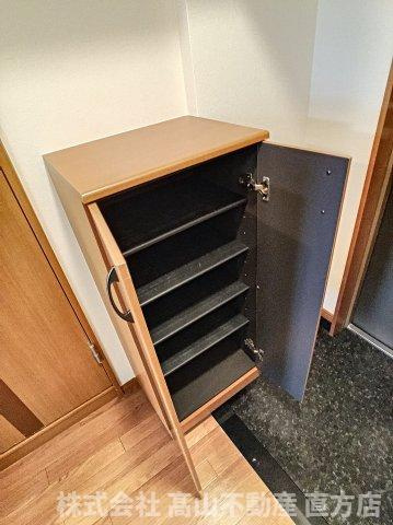 直方市大字感田のアパートの収納
