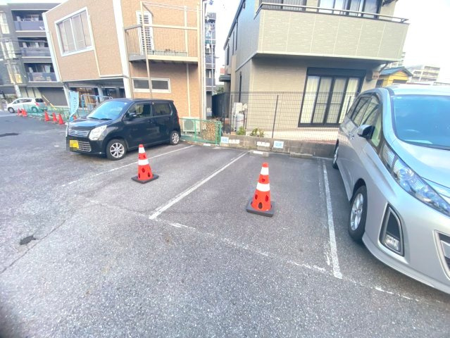 第三新安城ビルの駐車場