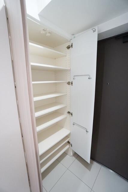 メインステージ三ノ輪Ⅲの収納