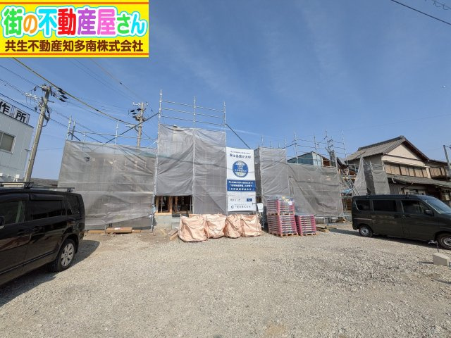 リーブルガーデン常滑市小林町2丁目　2号棟の前面道路含む現地写真|●○前面道路○●