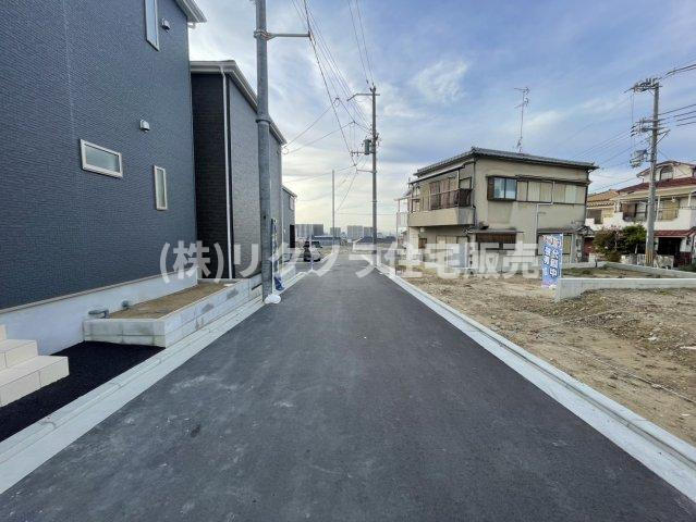 国松町　5号棟　新築一戸建ての前面道路含む現地写真|■物件内覧・資金計画相談・住宅ローン相談、リフォーム相談、お問合せ受付中■
※当日・翌日のご内覧、ご相談はお電話でのお問合せがスムーズです！