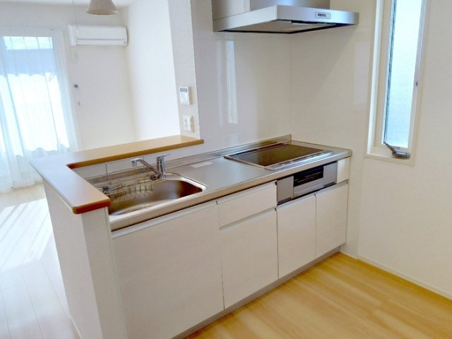 ｴﾐﾈﾝｽ ﾊﾟﾚ/ｻﾝﾗｲｽﾞ ﾊﾟﾚ ｴﾐﾈﾝｽ ﾊﾟﾚの居間・リビング|LDK