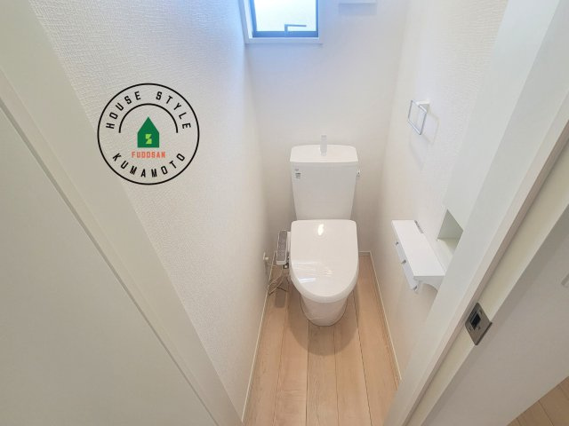 熊本市北区植木町岩野第1-2棟(2号棟)の内観：施工例|トイレ・ウォシュレット付。快適で衛生的な洗浄機能付温水シャワートイレです。