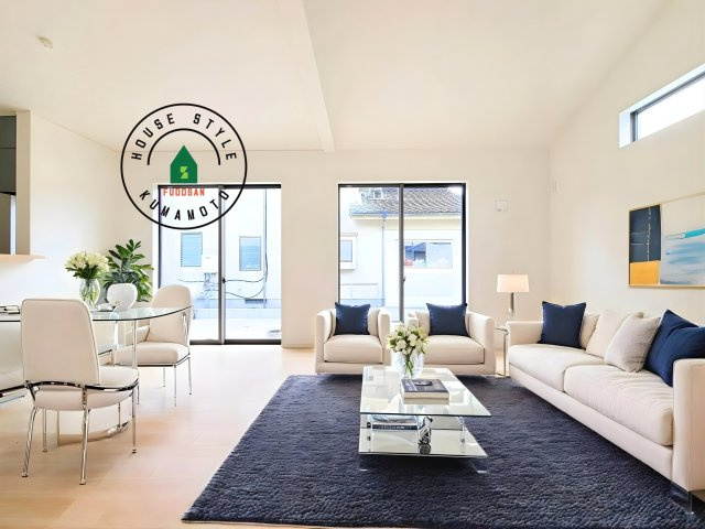 熊本市北区植木町岩野第1-2棟(2号棟)の内観：施工例|明るく開放的なリビングダイニングは豊かな陽光が注ぎ込み、やすらぎの空間を演出してくれます。ご家族で楽しいひとときをお過ごし下さい。※家具はCGを合成したものです。