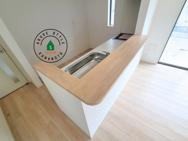 熊本市北区植木町岩野第1-2棟(2号棟)の内観：施工例|キッチンから立ち込める香りが今日の料理を期待させます。