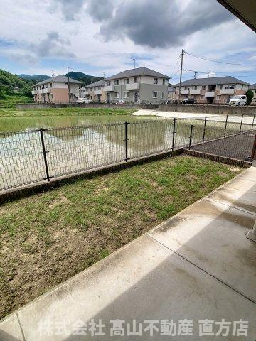 レジデンス若宮インターBの庭