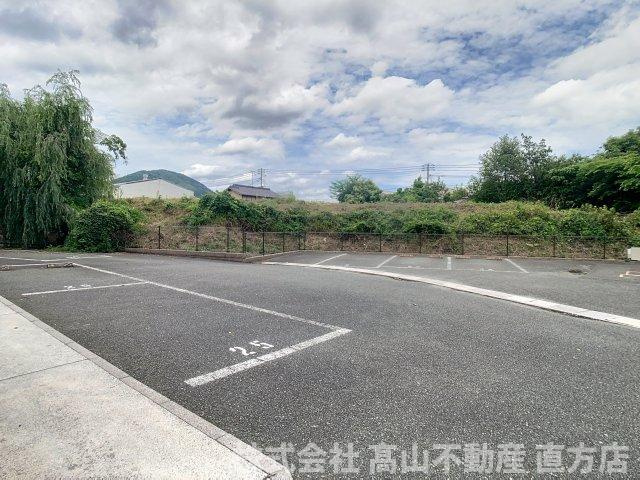 レジデンス若宮インターBの駐車場