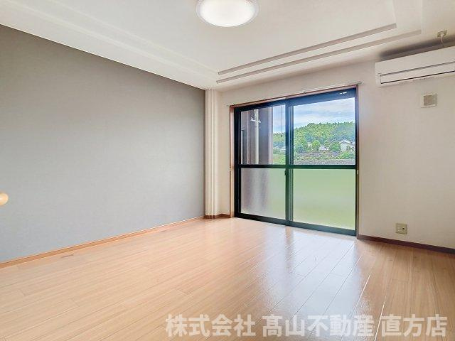 レジデンス若宮インターBの居間・リビング