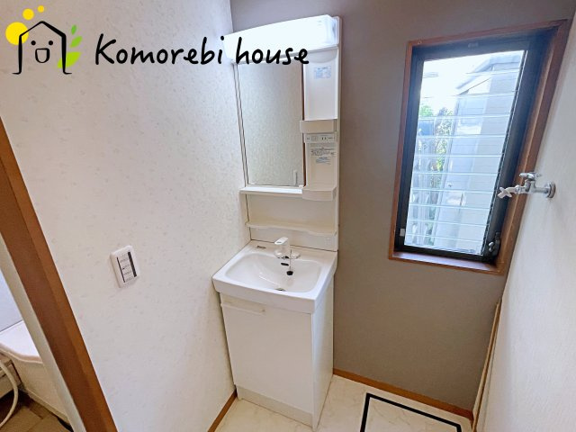 鴻巣市吹上富士見　中古一戸建ての独立洗面台|朝の身支度には欠かせない独立洗面化粧台