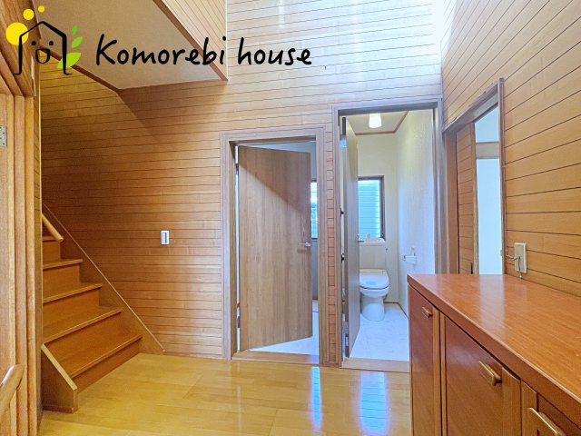 鴻巣市吹上富士見　中古一戸建ての玄関|シンプルで使いやすい玄関です