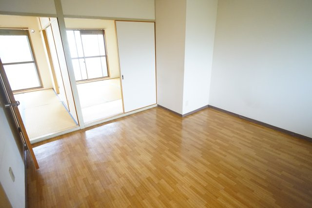 メープルハイツの居間・リビング