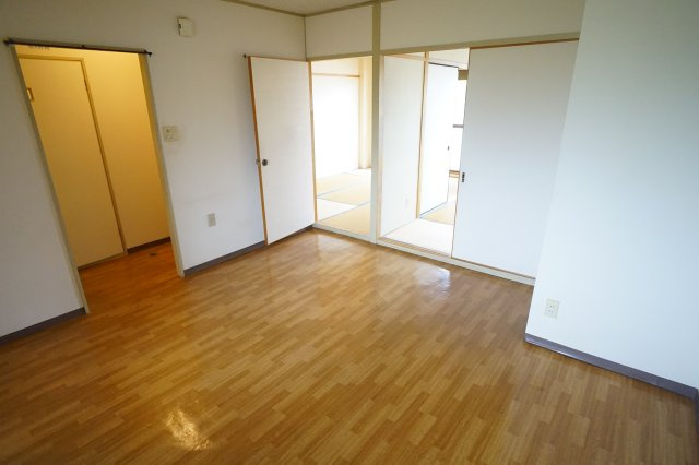 メープルハイツの居間・リビング