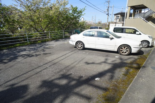 メープルハイツの駐車場