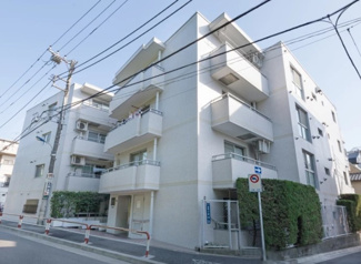【外観】 | 穏やかな風と陽光を導き、プライバシーに配慮された設計プランを採用し、居住性を一段と心地よいものにしています。
