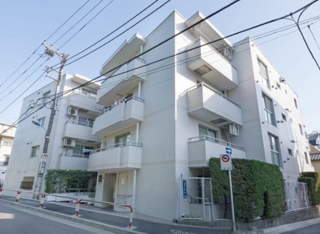 【外観】 | 駒込オリエントコート | 穏やかな風と陽光を導き、プライバシーに配慮された設計プランを採用し、居住性を一段と心地よいものにしています。