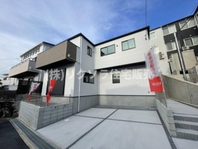 成田南町　新築一戸建ての外観|新しい生活にいかがでしょうか？外観はお住まいの顔になります。こだわりたいポイントですね。外壁塗装や屋根塗装のご相談も承っております。
■現地内覧・資金計画相談・住宅ローン相談もお問合せ受付中■