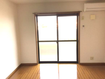 【居間・リビング】 | セレブ華乃郷 | ※イメージ　同物件別号室の写真