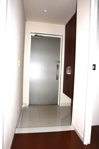 サーパス福島の玄関