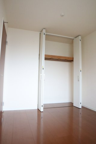 サーパス福島の収納|洋室57帖のクローゼット