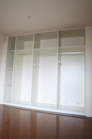 サーパス福島の収納|洋室6.3帖のクローゼット