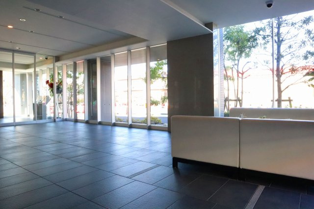 サーパス福島のエントランス