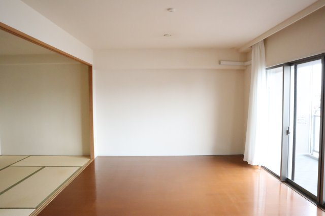 サーパス福島の居間・リビング