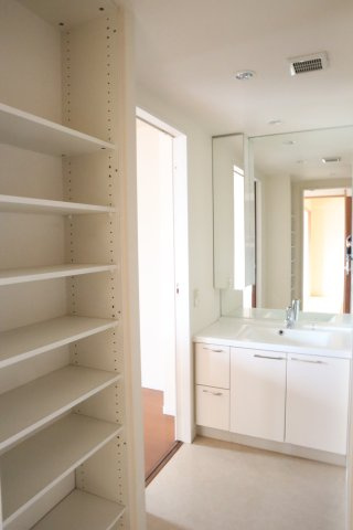 サーパス福島の独立洗面台